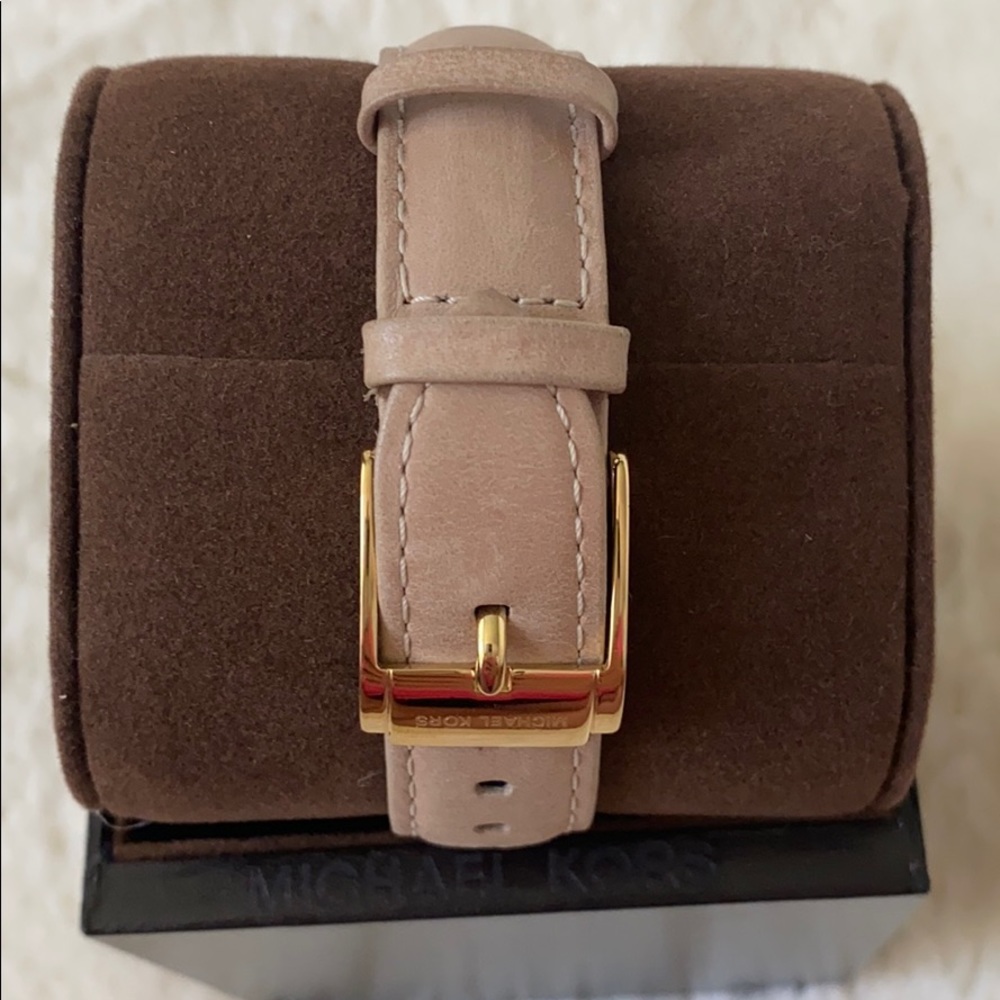 Michael Kors Watch - Picture 7 of 8